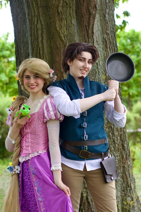 Die Darsteller als Rapunzel und Prinz in ihren bisherigen Kostümen.